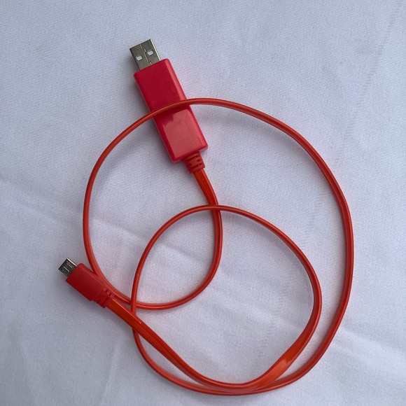 iHip Red Micro USB Sync & Charge - Picture 6 of 6